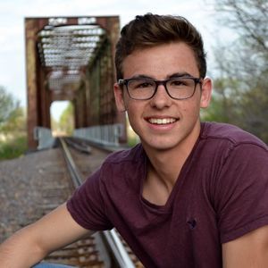 Meet your Posher, Maxwell